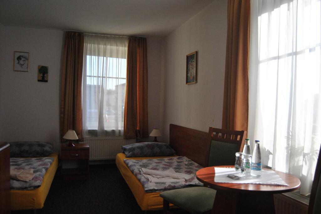 Bed and Breakfast Przy Zelaznym Moscie Kladsko Pokoj fotografie
